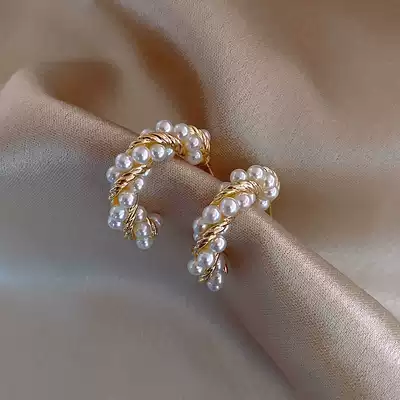 Sturbolea French elegant pearl earrings female 2021 new niche design retro harbor style ear needle