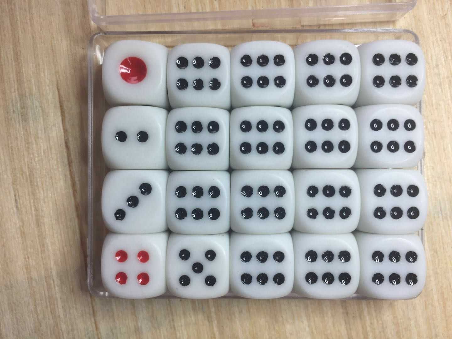 Natural pure and genuine whole cow bone dice color son old cow bone dice dense amine osteoclavicum