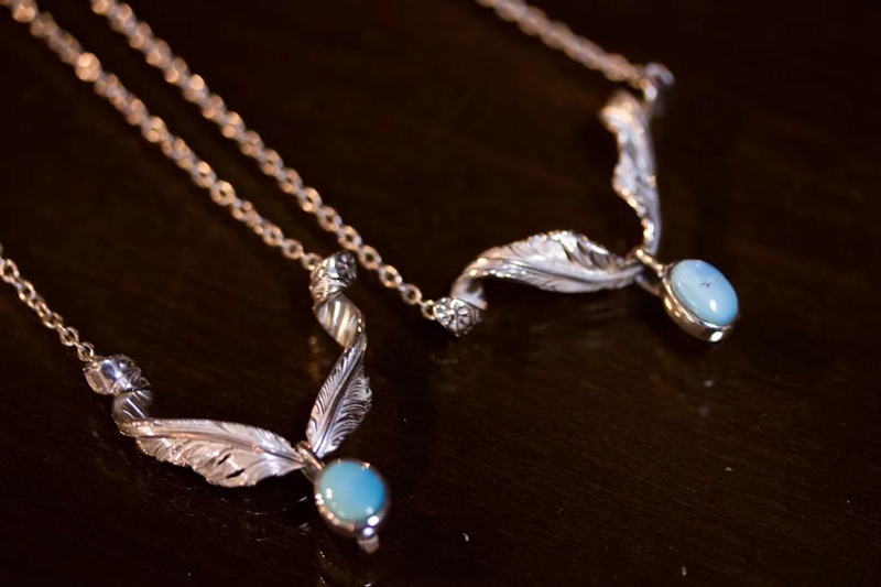 Japan Made Agent Horizon Blue Silver Twist Feather Spiral Feather Necklace Pendant