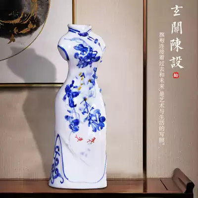 Jingdezhen ceramics hand-painted blue and white porcelain cheongsam small vase simple modern home decoration crafts decoration