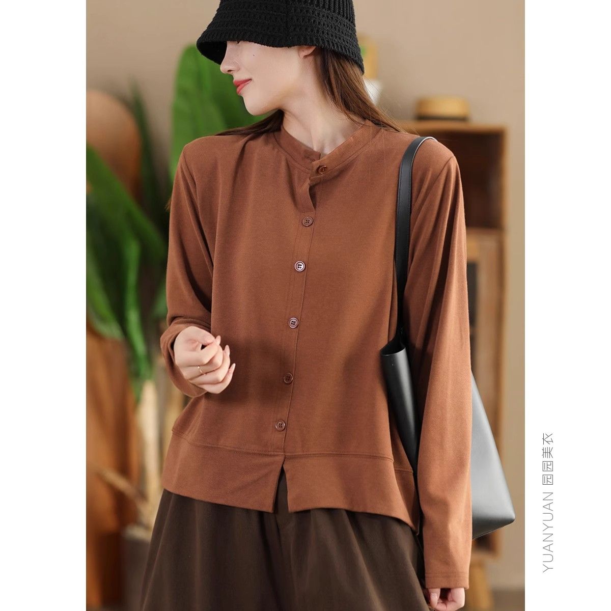 复古与时尚交织：艺之卉2025秋款拼接T恤的创新美学