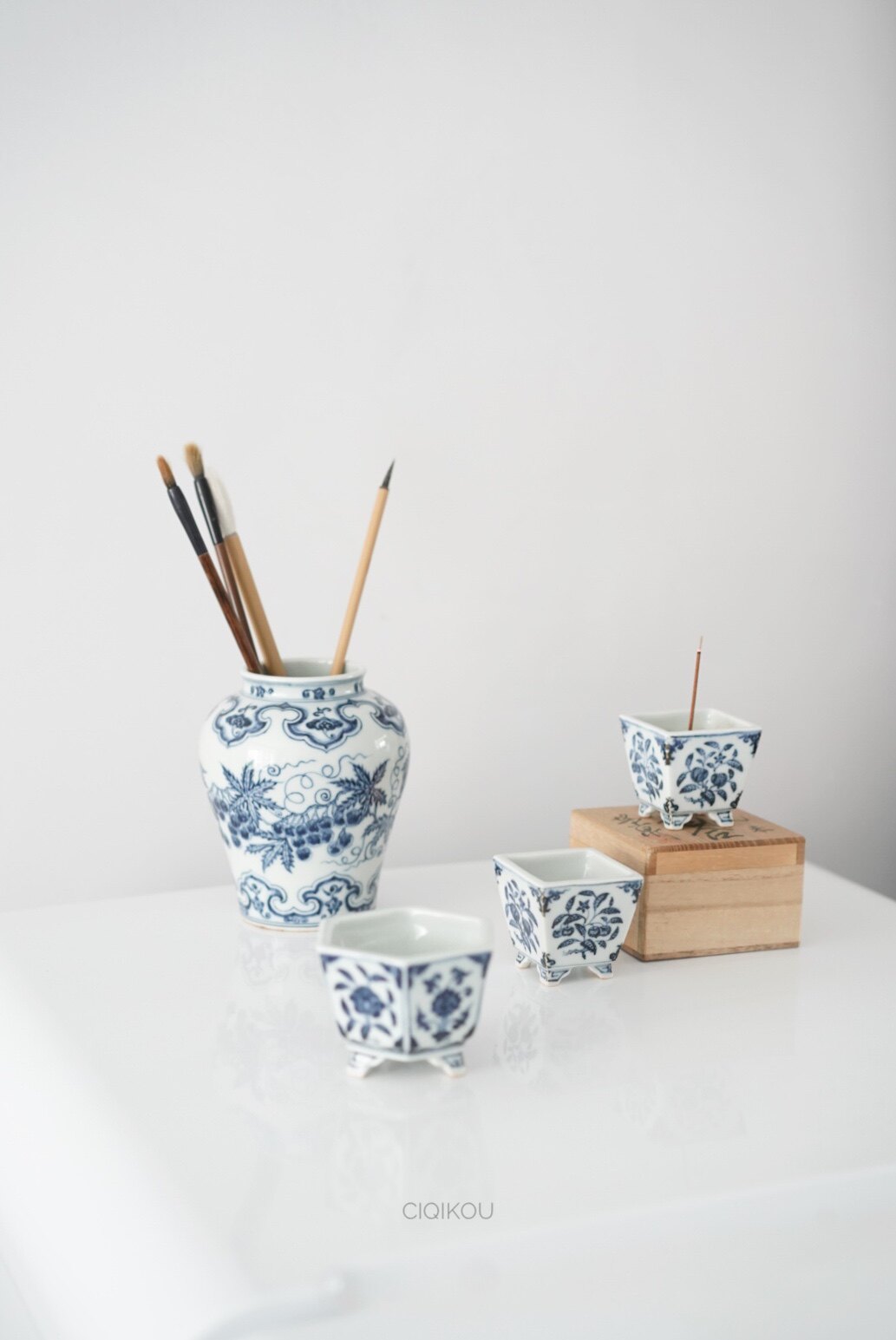 Porcelain Mouth-Green Flowers Series Wen House Floral pen holder incense stove hand painted wenfang Ya play Jianshui pen wash-Taobao