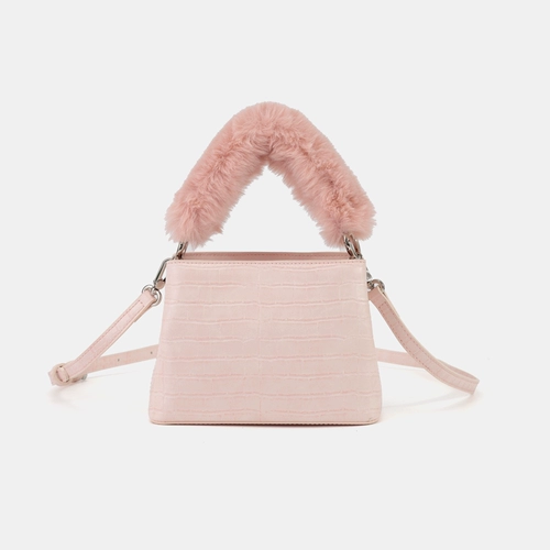 Твоя женщина?