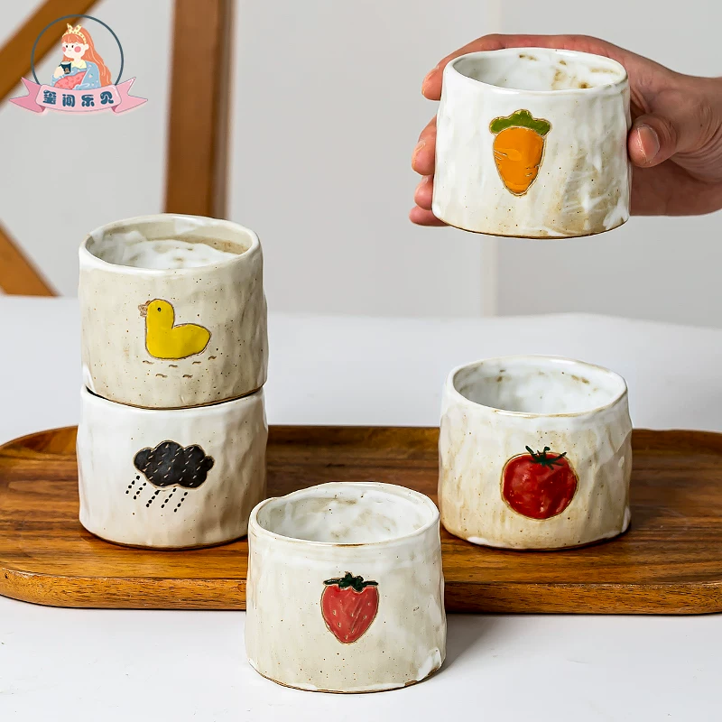 Пожалуйста, переведите на русский: Japanese handmade coarse pottery coffee cup ceramic creative personality strawberry house drinking water cup and hand -cup