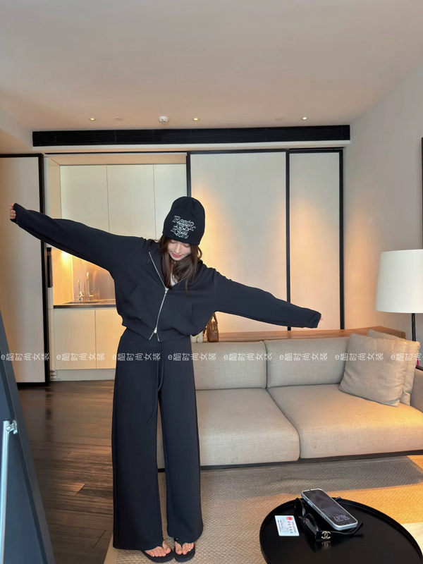 Liyunzhen8671 Li Yunzhen Genuine Sports and Leisure Two-Piece Set Short Sweatshirt + Loose Wide-Leg Pants Suit for Women Liyunzhen8671 Li Yunzhen Genuine Sports and Leisure Two-Piece Set Short Sweatshirt + Loose Wide-Leg Pants Suit for Women