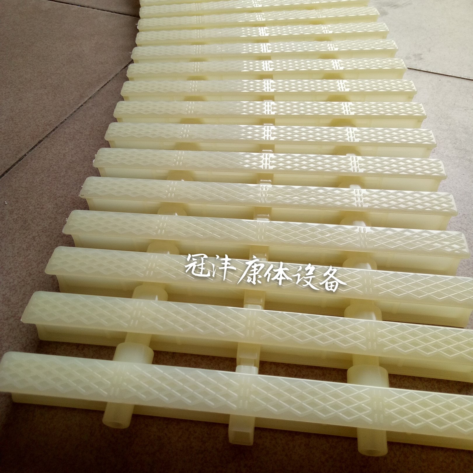 Swimming pool grille Drainage grate three-hole movable trench cover overflow ditch ABS plastic beige