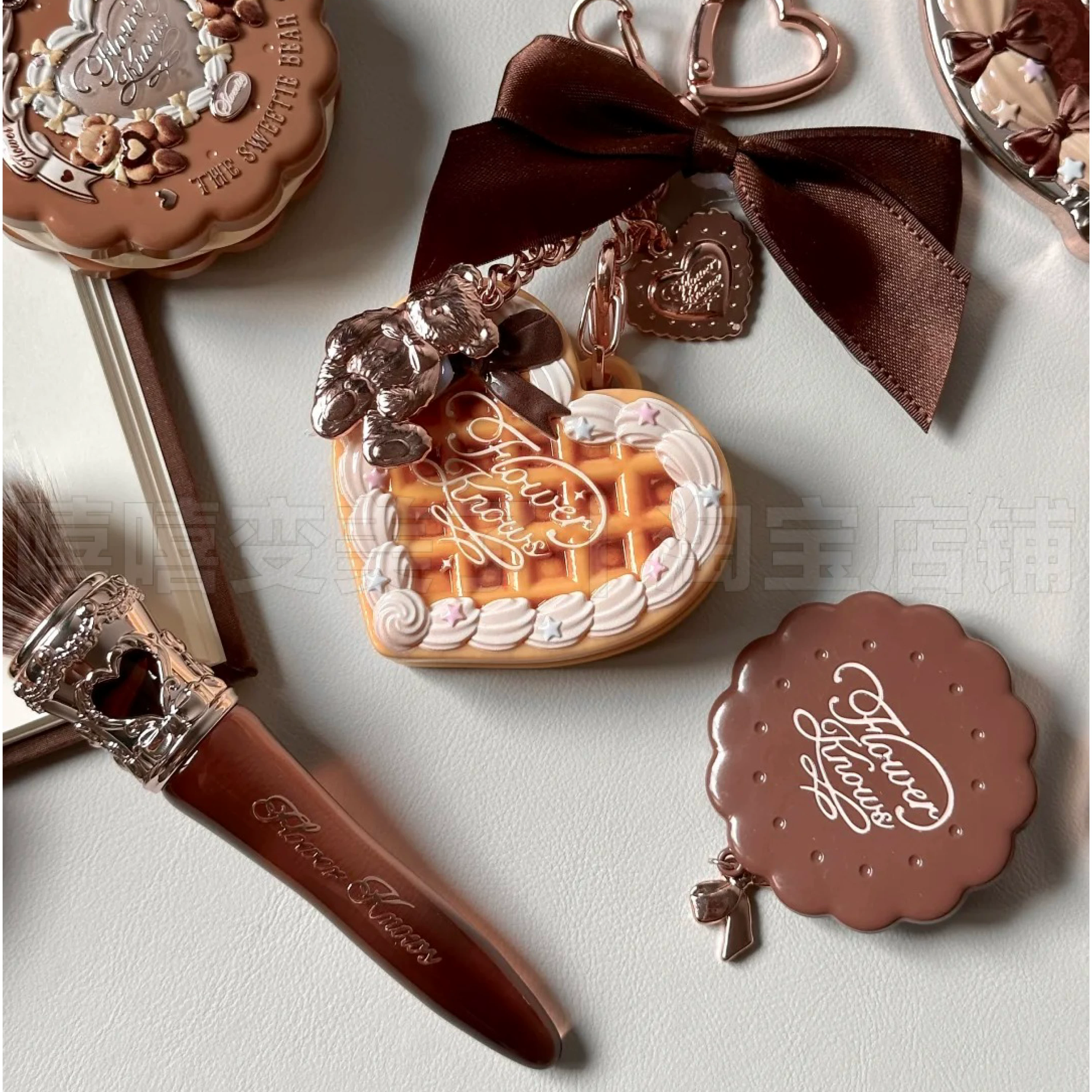 花知晓 Sweetie Bear Series Peripheral Cosmetic Mirror Handheld Mirror Mint Blue Pointillist Brush Hairpin Pendant Limited Edition