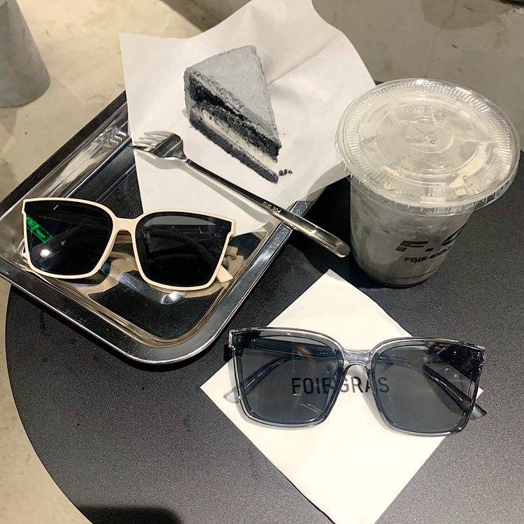 Korean drama top floor with the same style of sunglasses female Korean version of the trend new ins round face street shooting square sunglasses anti-UV