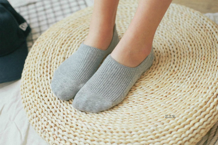 Vớ nữ mùa hè cotton đế vớ cổ đôi kim nông miệng vô hình vớ mềm và thoải mái trượt silicone vớ nam xuất khẩu
