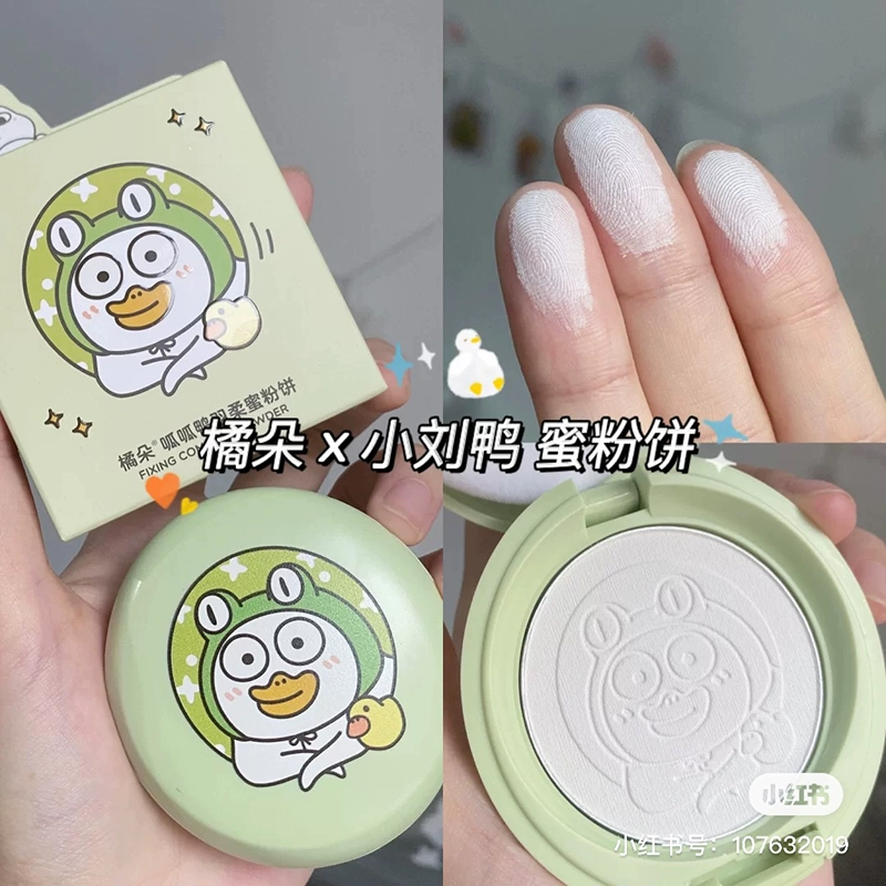 Sản phẩm mới Judydoll hoa cam Xiao Liu Ya đồng thương hiệu bánh bột mật ong hồng dung tích lớn xanh lá cây kiểm soát dầu trang điểm tiện lợi - Bột nén