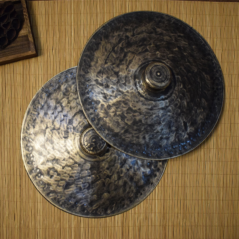 Old-fashioned bronze black closed-mouth cymbal Handmade antique pure copper black cymbal Taoist dharma instrument Dharma cymbal band Gong drum team cymbal