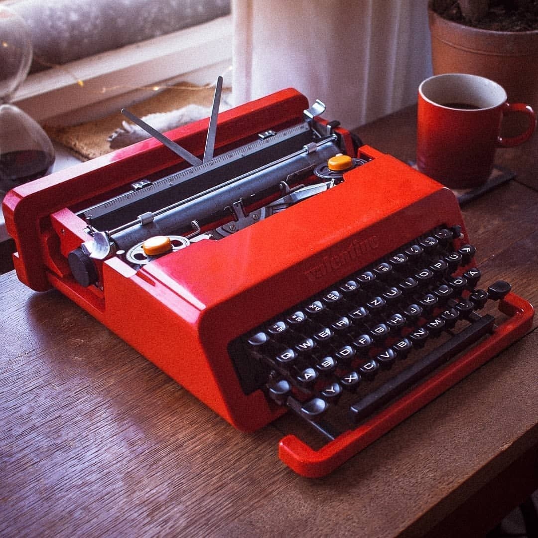 Olivetti Valentine's Day Vintage Mechanical English Typewriter Typing Retro Nostalgia Classic Gift Recommendation