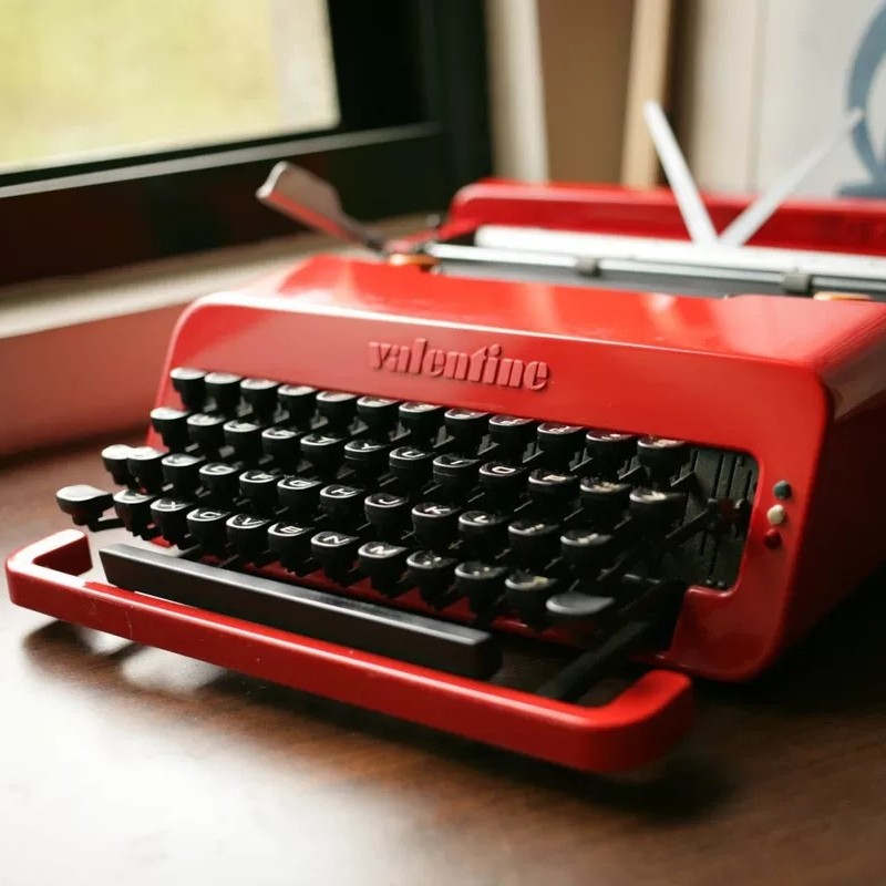 Olivetti Valentine's Day Vintage mechanical English typewriter typewriter can be typed Retro nostalgic classic gift recommendation