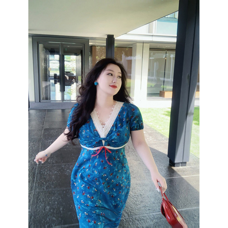 Plus-Size Women's French Romantic Blue Floral V-Neck Dress, Slimming Short-Sleeve Holiday-Style Long Dress Plus-Size Women's French Romantic Blue Floral V-Neck Dress, Slimming Short-Sleeve Holiday-Style Long Dress