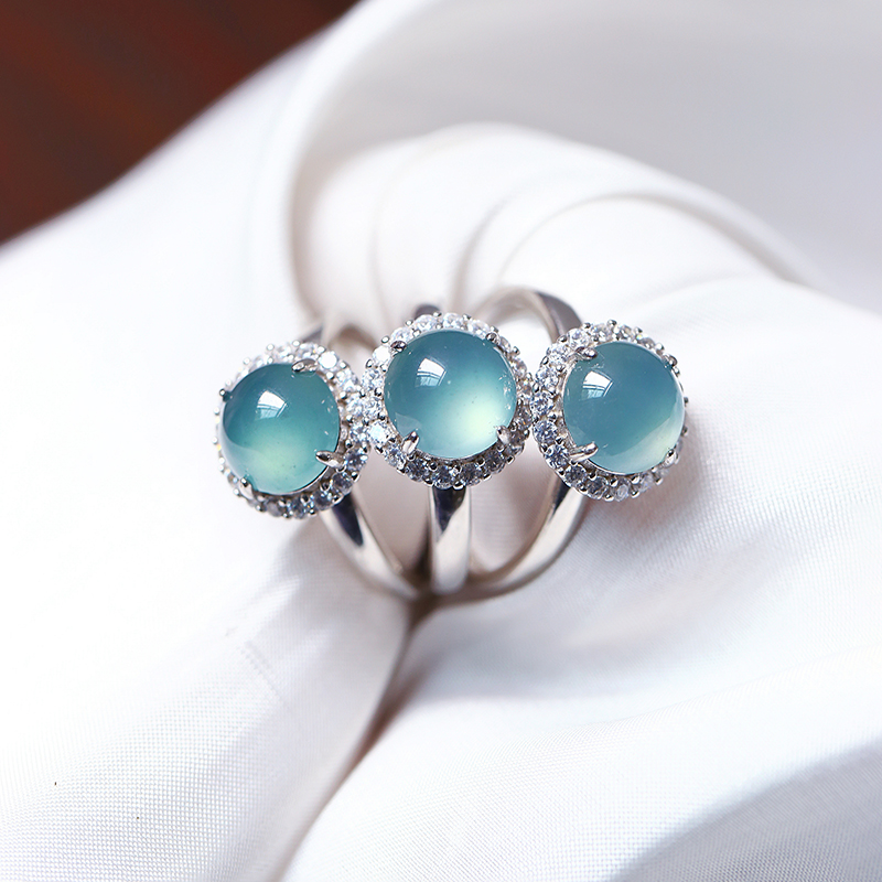 云南跟团游中的翡翠之谜：购物陷阱还是传统工艺之美？