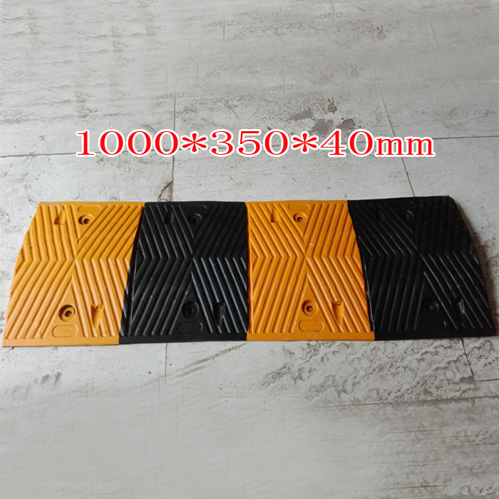 Rubber deceleration belt 4CM road deceleration belt Herringbone rubber deceleration plate Highway deceleration slope Rubber deceleration belt
