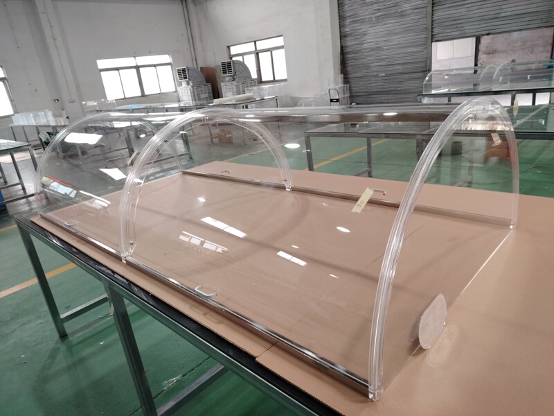Acrylic Curved Cover for Cooked Food, Cold Dishes, Pastries, Barbecue, Buffet, Fruit Salad, Dust-Proof Cover, Special for Supermarket Stalls Acrylic Curved Cover for Cooked Food, Cold Dishes, Pastries, Barbecue, Buffet, Fruit Salad, Dust-Proof Cover, Special for Supermarket Stalls