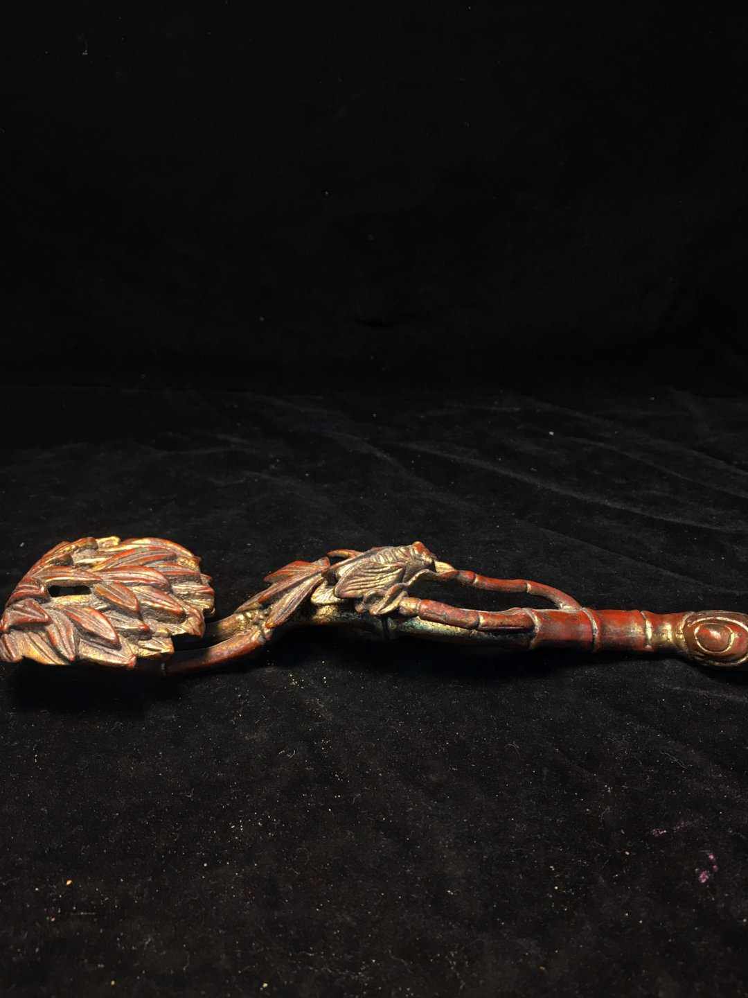 Old Brass's Golden Bronze Ruyi Pendulum with a Night of Golden Cicadas for the Home Xuanguan Book House Supplies Collection