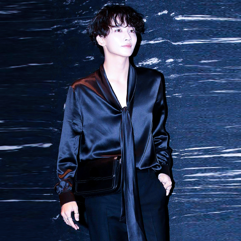 Paris Style Magazine-Style Long-Sleeved Shirt for Men with a Flowing Collar, Elegant and Smooth Imported Silk Acetate Designer Shirt Paris Style Magazine-Style Long-Sleeved Shirt for Men with a Flowing Collar, Elegant and Smooth Imported Silk Acetate Designer Shirt