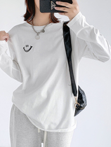 Japan SLY white t-shirt woman long sleeve 2021 new early autumn smiling face in the face and wearing the undershirt dines