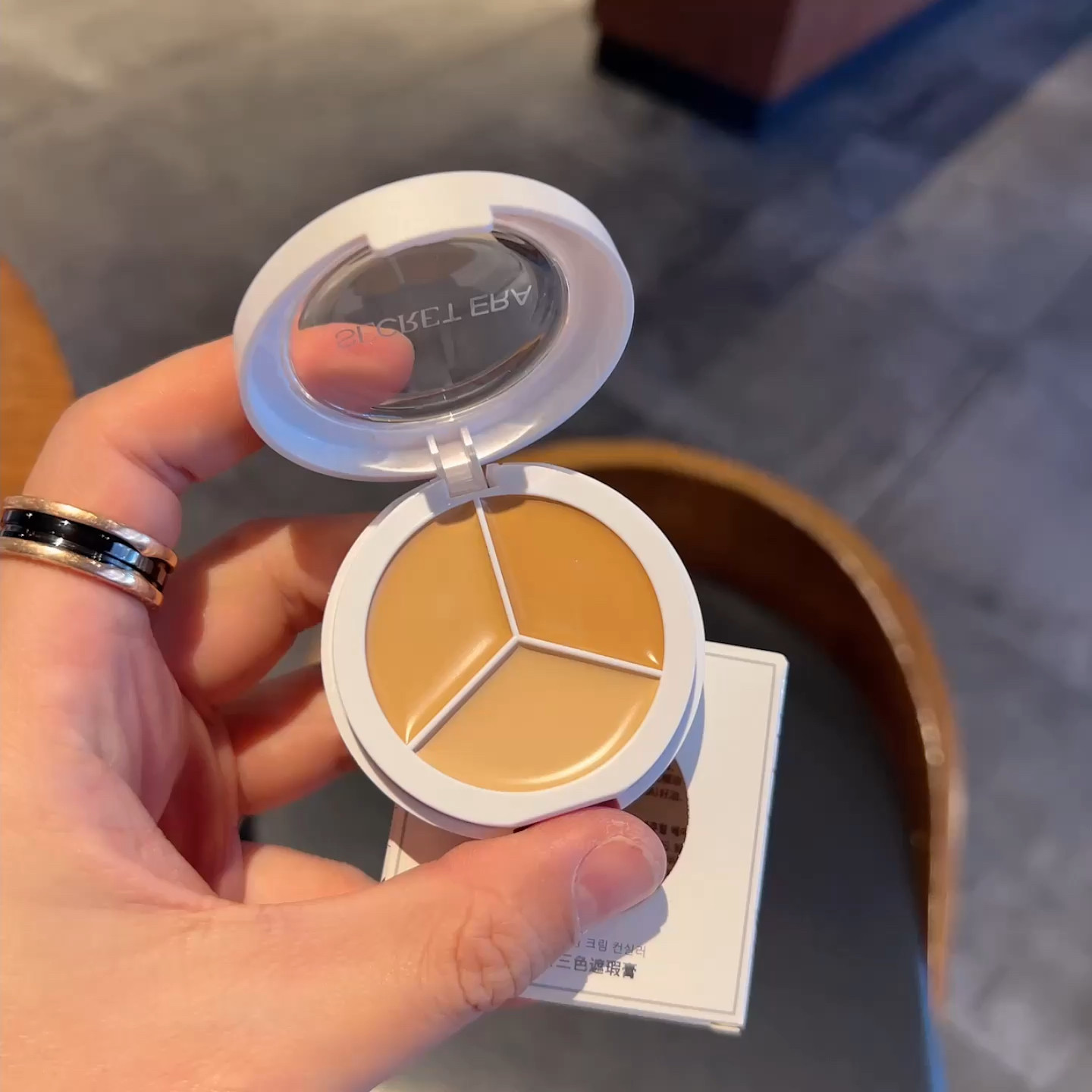 精准遮瑕的科学选择：Secret Era立体修容三色遮瑕膏的成分与功效解析