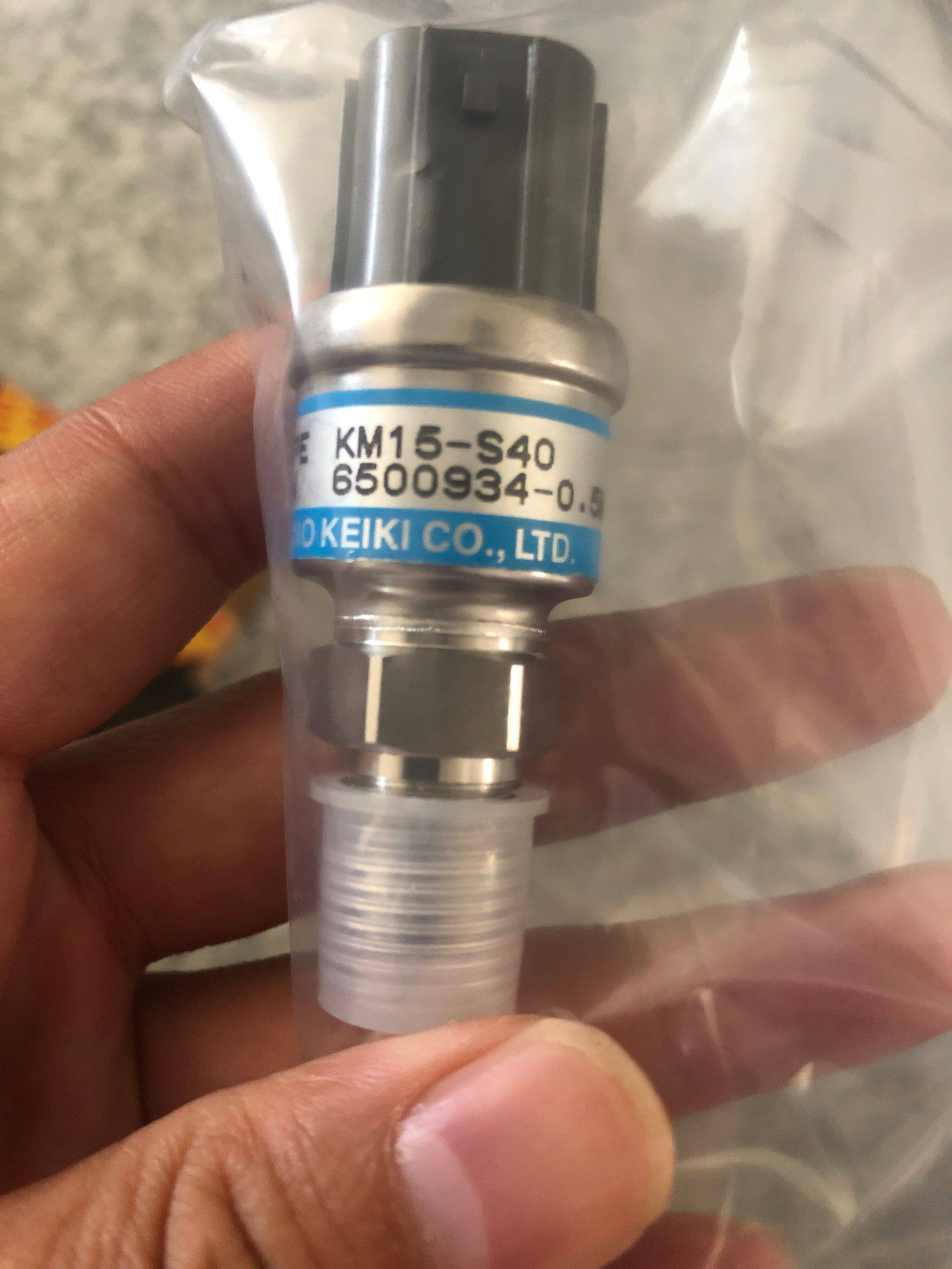 KM15-S40 KEIKI PRESSURE SENSOR KM15-S40 0 5MPA NEW SPOT NEGOTIATION