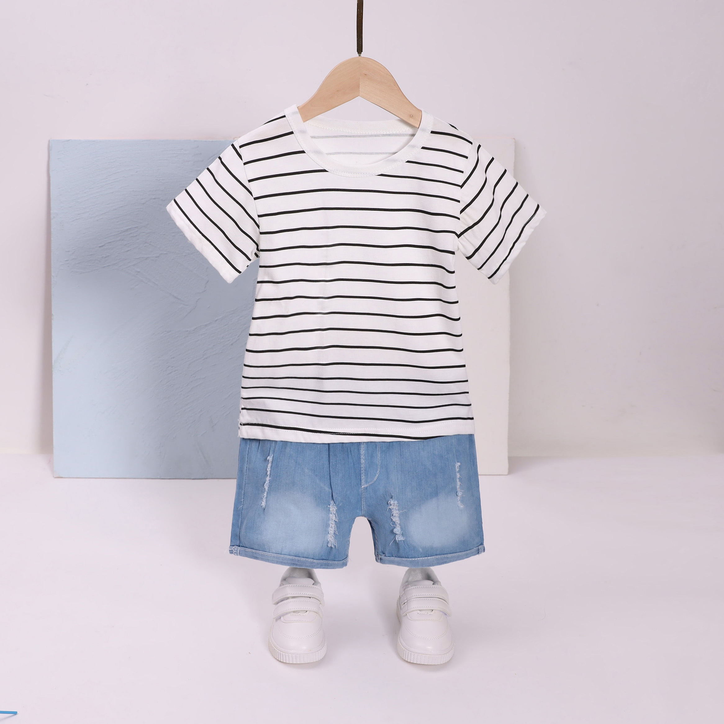 Cô gái mùa hè phù hợp với bông T-cổ đáy sinh ngắn tay trẻ em T-shirt trong hai mảnh quần short denim trẻ em lớn của.