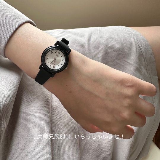 Japon CASIO Casio mini petite montre ronde simple rétro étudiant examen montre internet célébrité résine petite montre noire