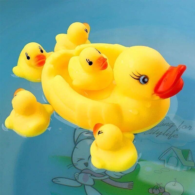 Internet-Famous Little Yellow Duck Baby Bath Toy, Squeaky Little Duck Playing in Water, Mother and Baby Duck Baby Toy Set with Sound