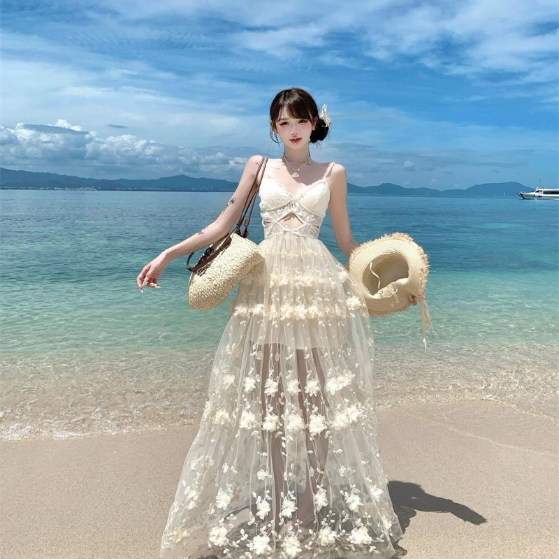 French-Style White Lace Three-Dimensional Floral V-Neck Suspender Dress for Women, Summer Resort Style, Stunningly Designed Long Dress