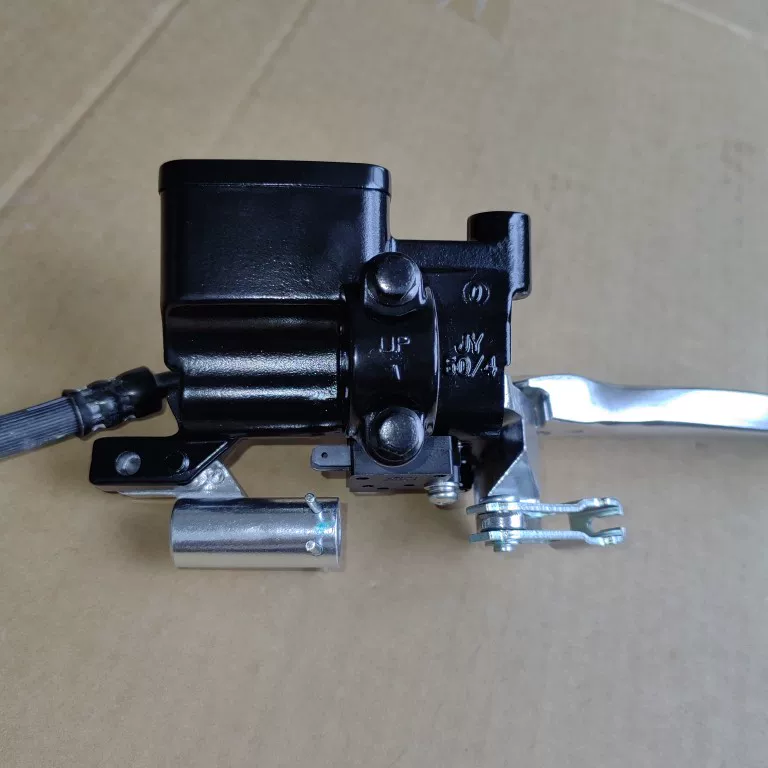 Подходит к новым континентам Honda SDH125T-/31/36/37EX Flying Dream DIO Crack NX передний тормоз верхний насос насоса вниз