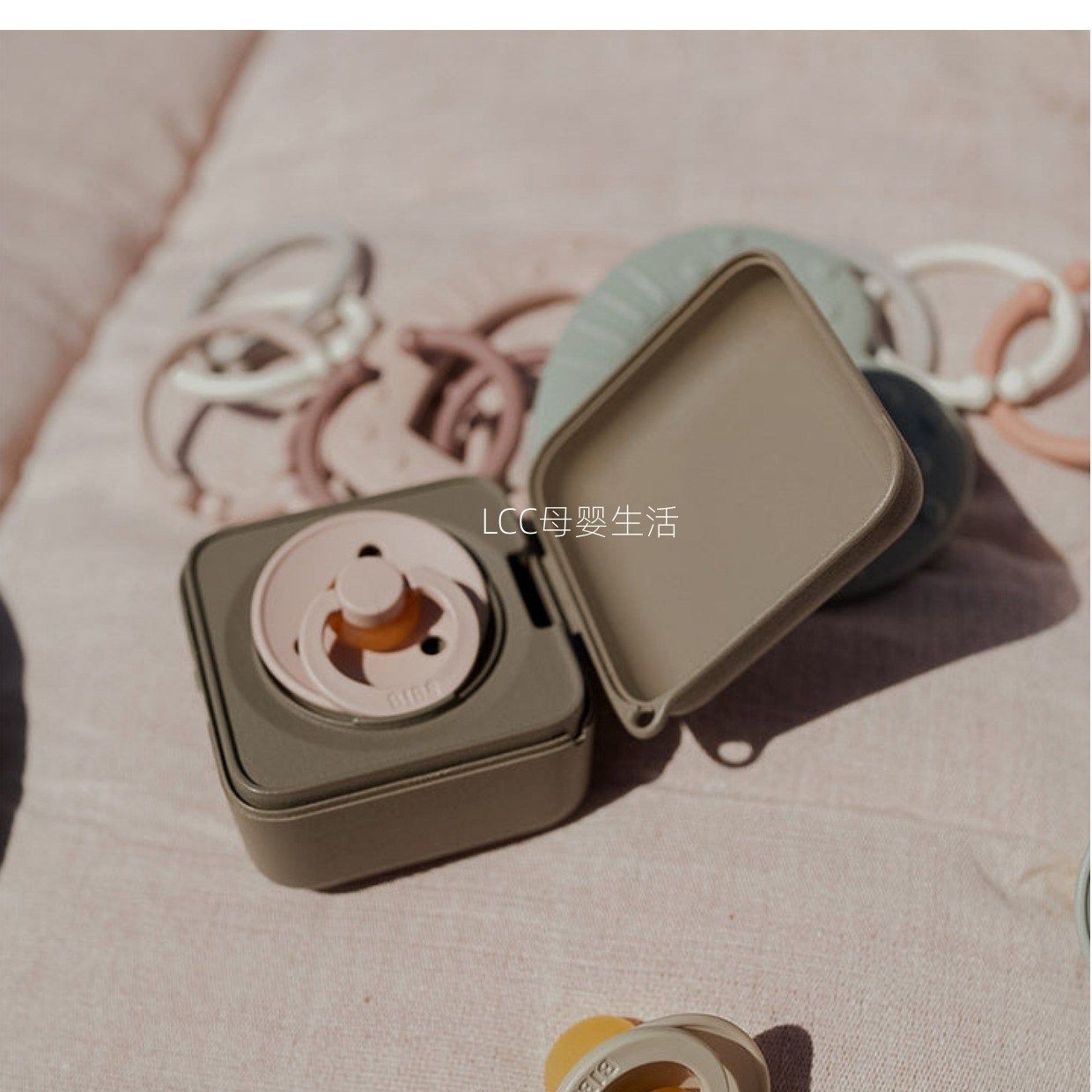 Danish imports Bibs appeasement pacifier box portable out baby baby containing box dust-proof sanitary suitcases-Taobao