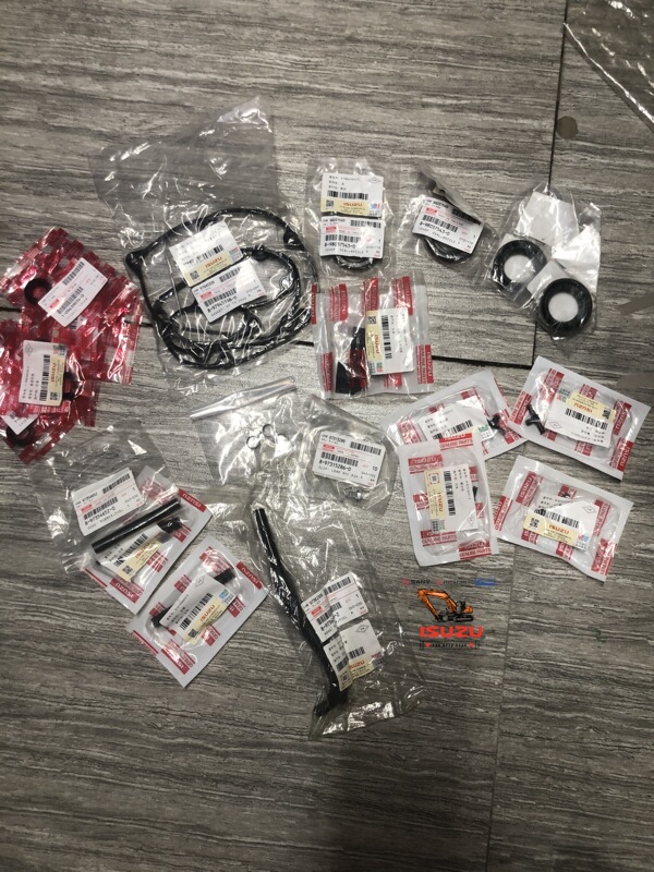 Isuzu 4Jj1 Valve Cover Gasket, Semi-Circular Gasket, Sealing Ring, Cylinder Head Frame Oil Seal, Fuel Injector Return Pipe Isuzu 4Jj1 Valve Cover Gasket, Semi-Circular Gasket, Sealing Ring, Cylinder Head Frame Oil Seal, Fuel Injector Return Pipe