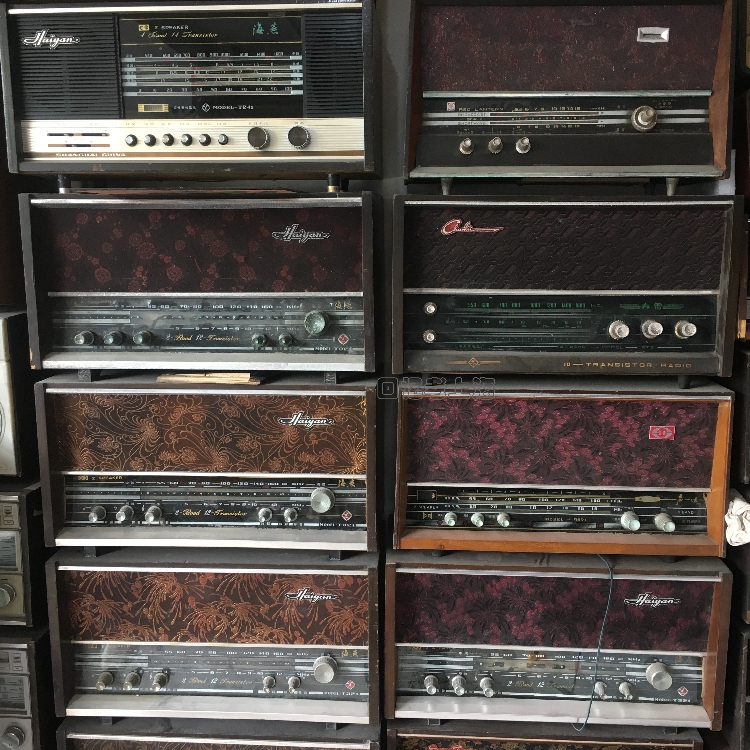 Old radio nostalgic second-hand antique radio 607080 old objects second-hand decorations ornaments props