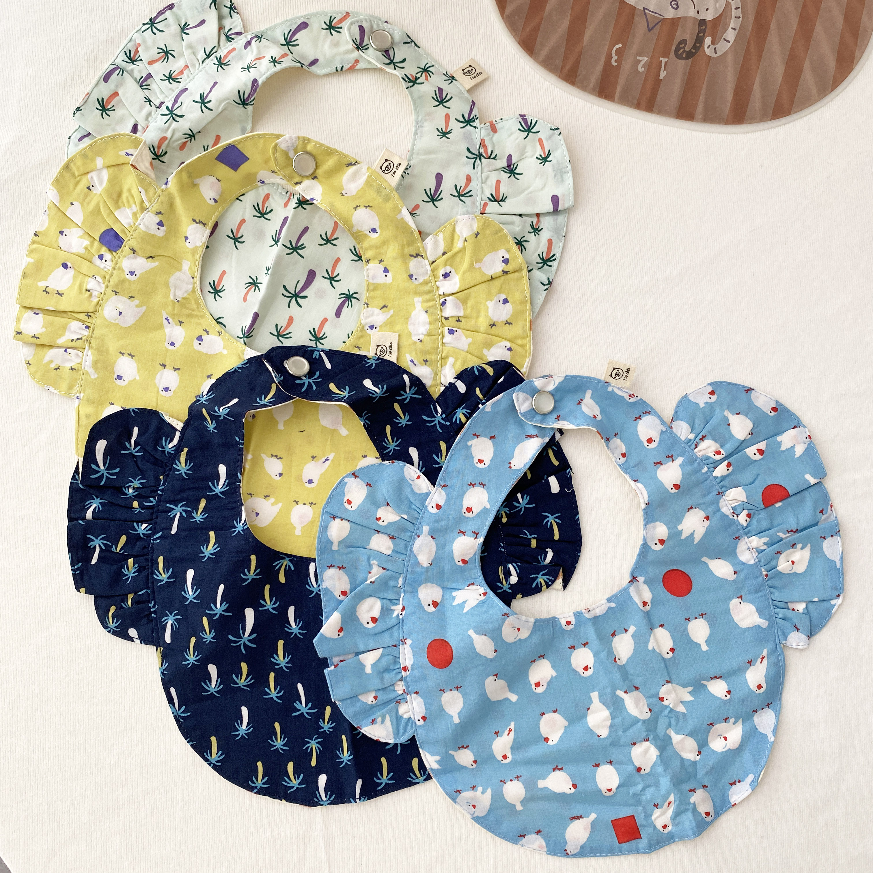 South Korean summer lotus leaf edge bib flying sleeves Baby Newborn Thin Breathable Pure Cotton Double Sided Children Spat Towel