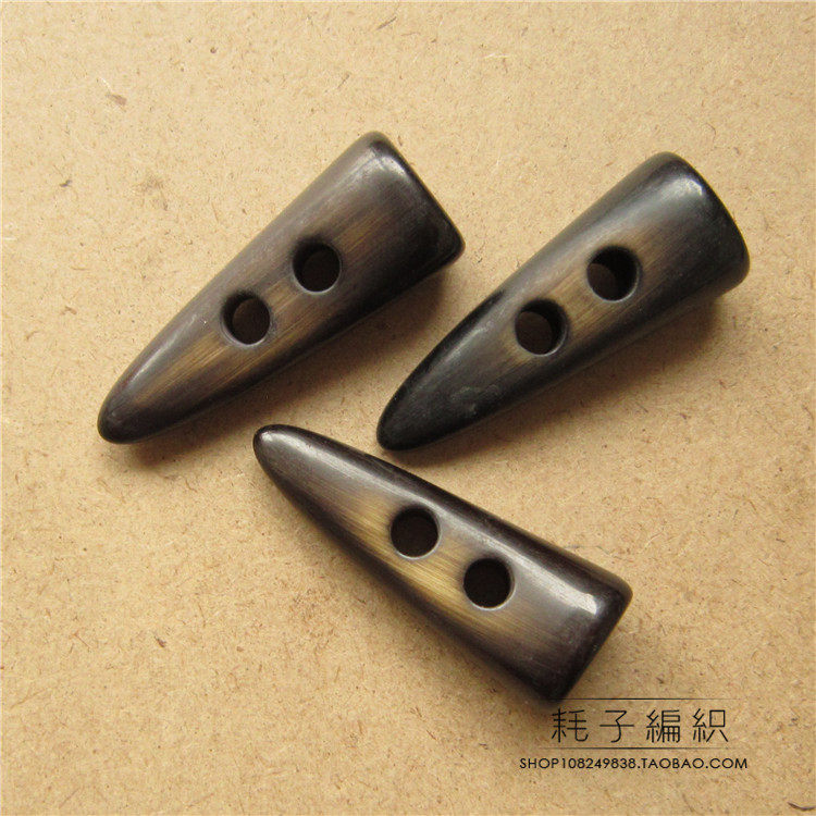 New retro resin straight horn tip draw gradient coffee sweater fashion button 4 8cm