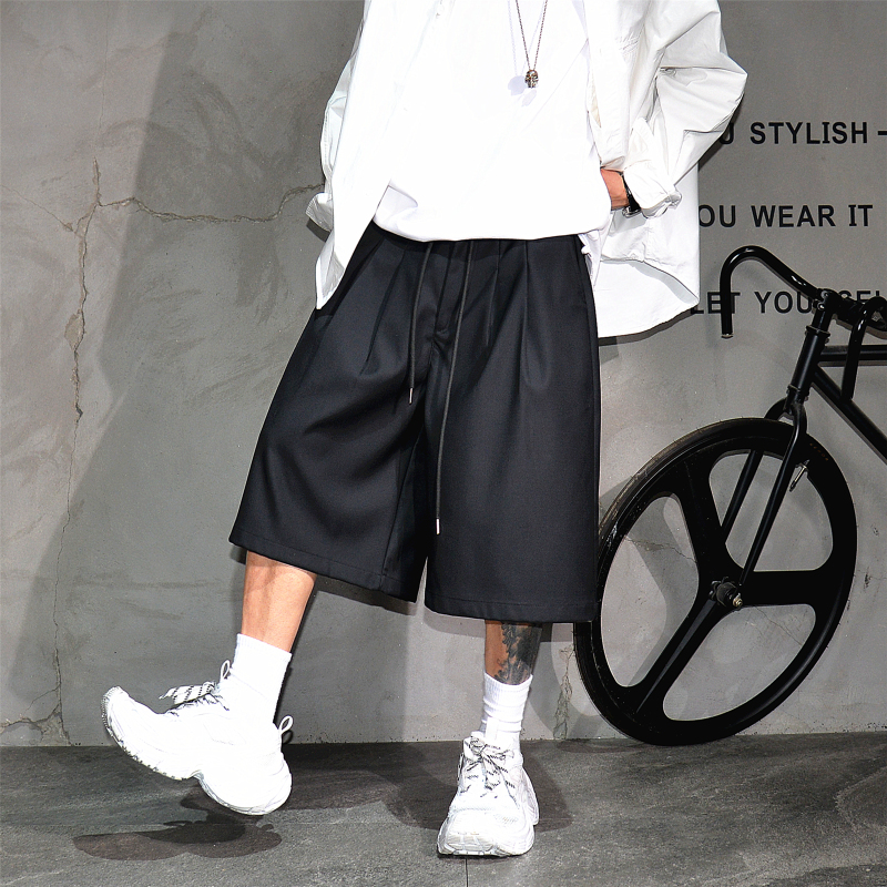 Black Loose Casual Suit Shorts for Men, Japanese Style Trendy Brand, Wide-Leg Six-Point Dress Pants with Drape and Crisp Texture, Drawstring Five-Point Pants Black Loose Casual Suit Shorts for Men, Japanese Style Trendy Brand, Wide-Leg Six-Point Dress Pants with Drape and Crisp Texture, Drawstring Five-Point Pants