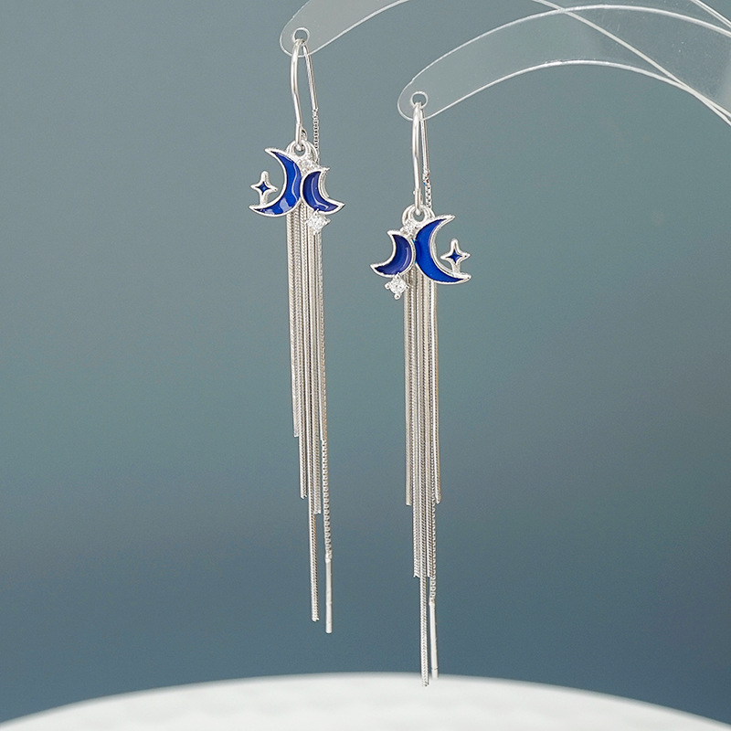 2021 new tide earrings Han Moon long edition in flux ear tip star needle round face is thin