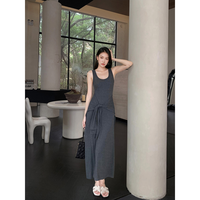 Gemqi High-End Summer Gray Sleeveless Vest Dress for Women, Slim Fit, New Style, Popular Hot-Selling Long Dress This Year