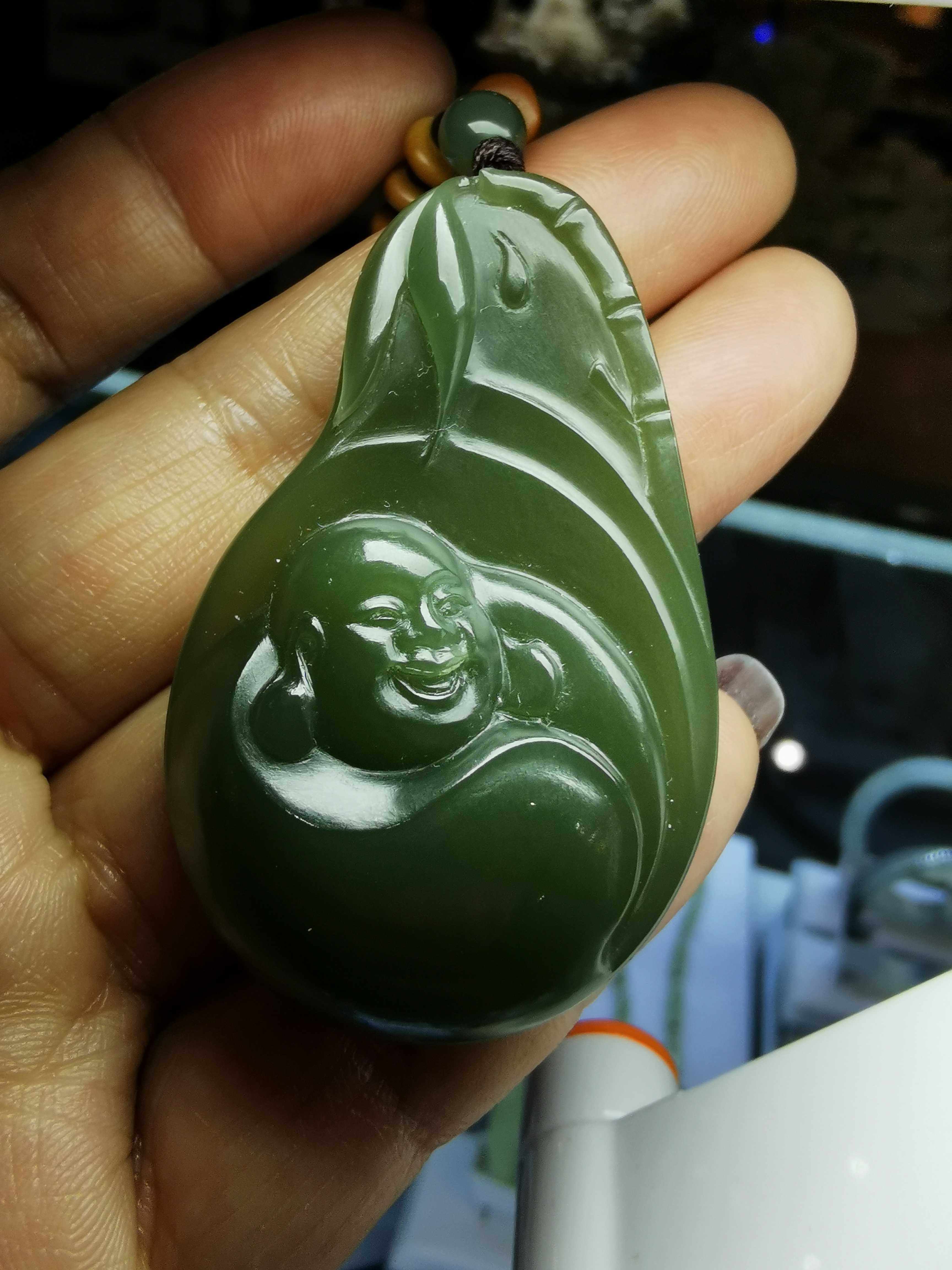 And Tian Yufo Xiu jade pendant Buddhist river grinding jade pendant out of wood and river grinding jade Buddha green meat analysis wood