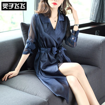 2019 Early autumn popular harbor wind blue with a thin section of a knee to take over the waist and a covee coat of the wind.