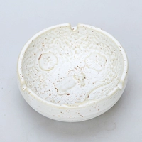 13 белого белого цвета, похожей