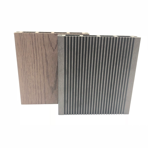 Длинная полоса дерева -пластичный полет пластикового дерева.