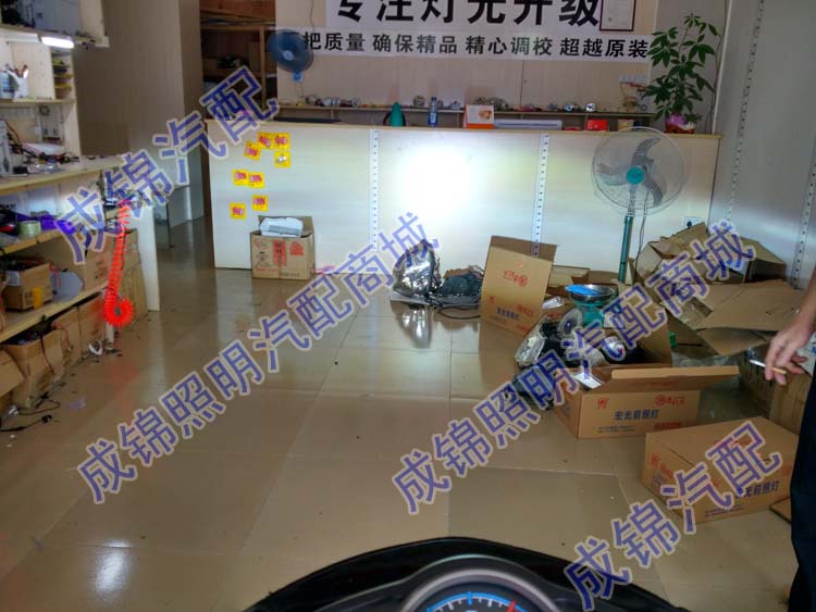 Yamaha jym F8 E8 sửa đổi xe máy đèn pha mắt mắt ống kính đèn lắp ráp xenon hai tròng thiên thần ma quỷ đèn pha xe máy wave alpha