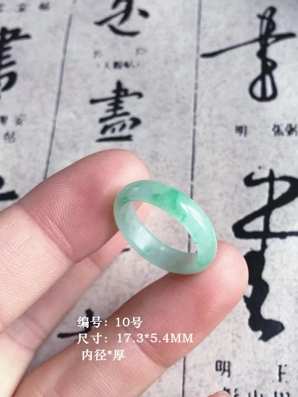 Burma Yang Green Jade Jade Ring Hoa Qingyang Green Jade Ring Mưa hoa nổi Ring Ring xanh cay - Nhẫn nhẫn