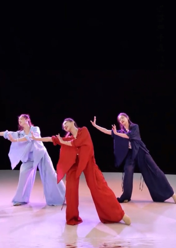 Xia Hui's Same Style Dance Costume, "The World Gives Me This, a Modern Dance Wish-Coming-True Shirt Set, Loose Performance Clothing