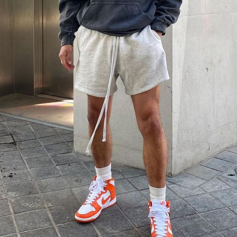 Summer American-Style Casual Sports Shorts for Men, High Street Fitness Quarter-Length Shorts, Cotton Basketball Training Shorts, White and Gray
