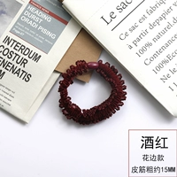 Модель из бордового кружева толщиной около 15 мм - цена 10 юаней.