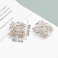 Одна квадратная пряжка со стразами G-13-16.