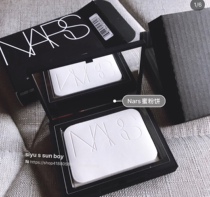 NARS New Year limited naked powder cake makeup powder 10g holding makeup oil control honey powder invisible pores
